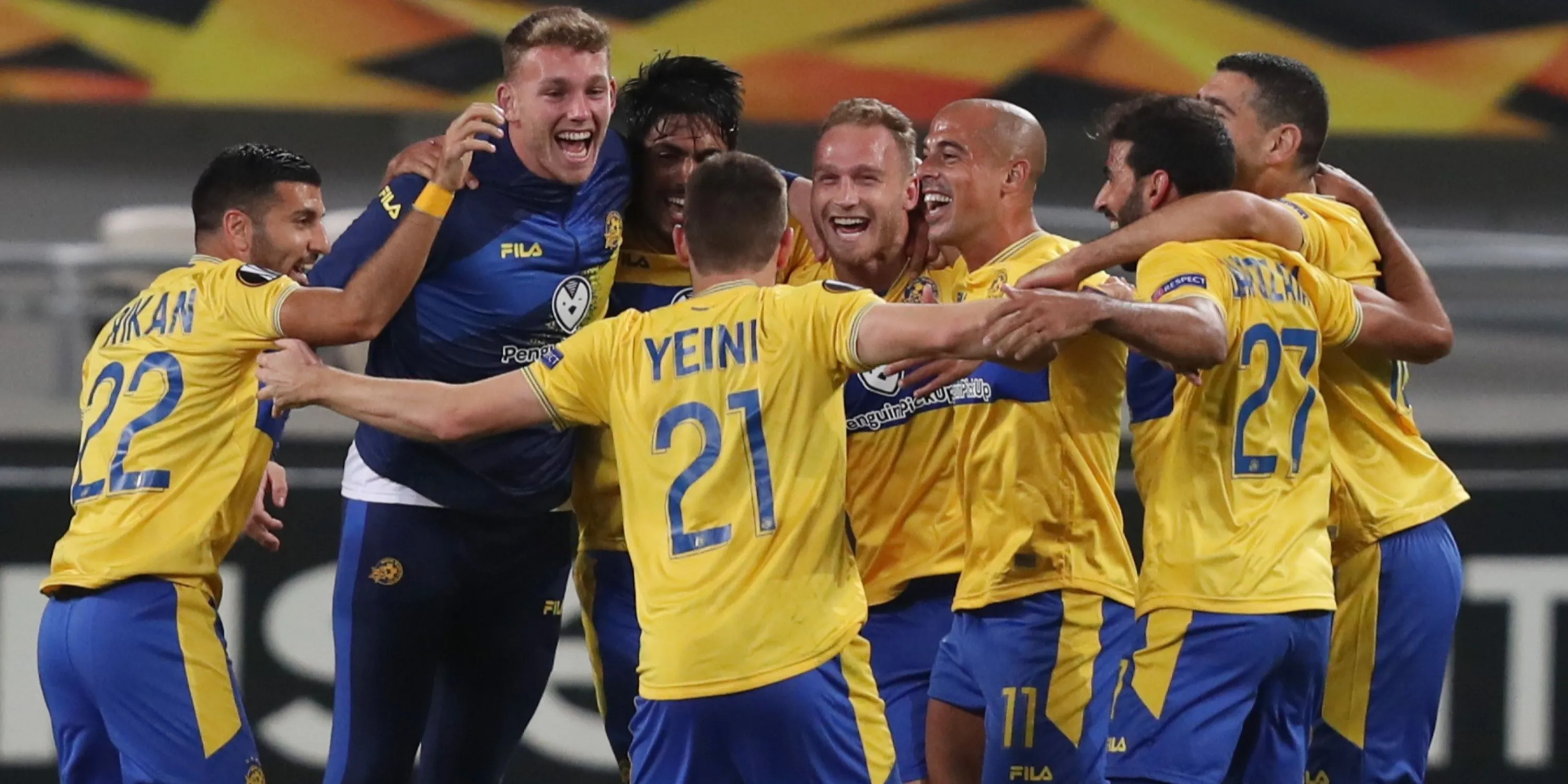 Các cầu thủ Maccabi Tel Aviv ăn mừng sau khi ghi bàn