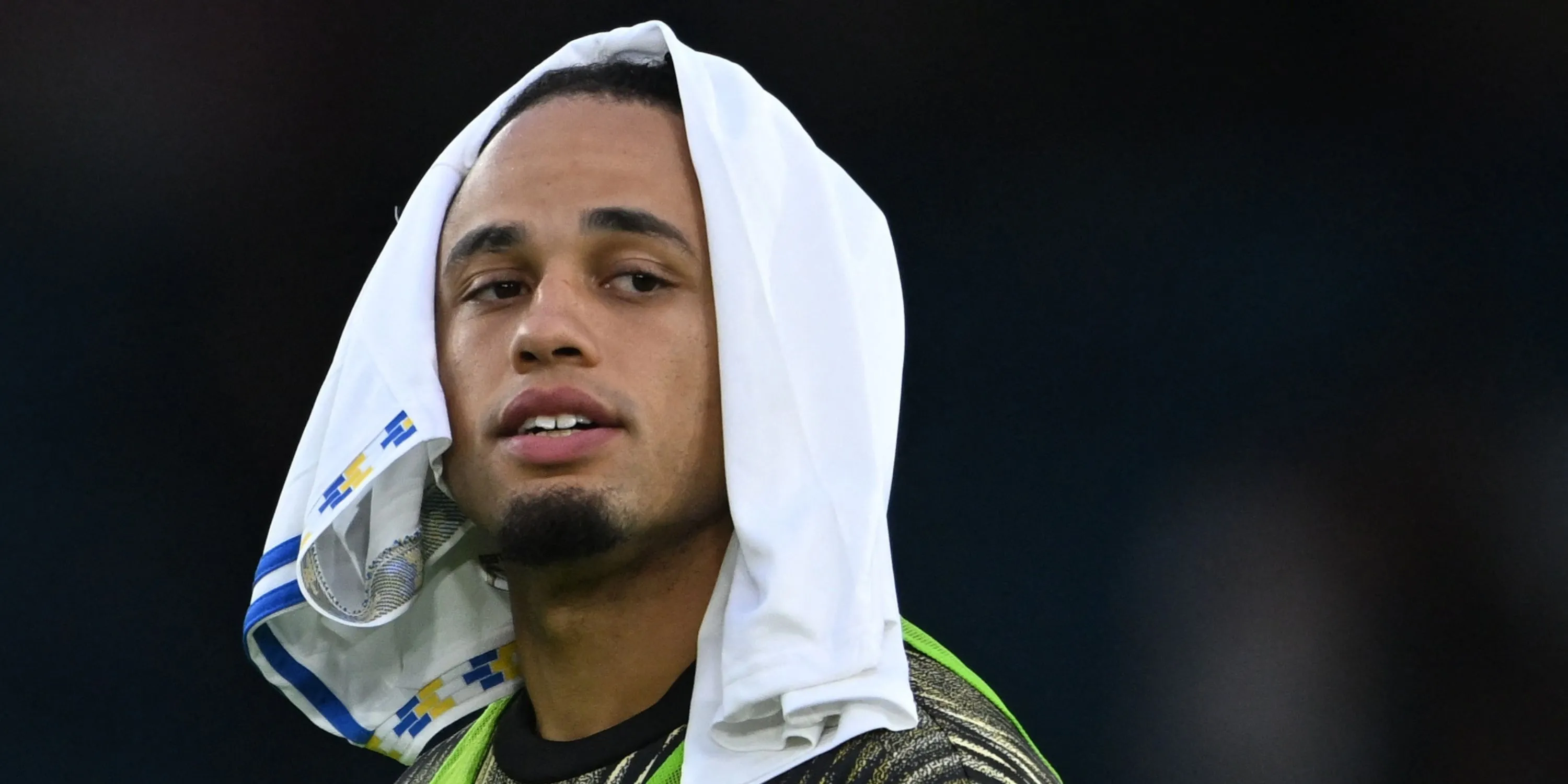 Cầu thủ trẻ Harvey Vincent của Leeds thi đấu ở vị trí tiền đạo cánh trái với kỹ thuật dribble tinh tế