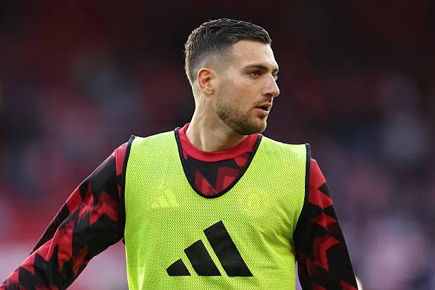 Dalot lẫn Dorgu đều không phải là những lựa chọn lý tưởng.