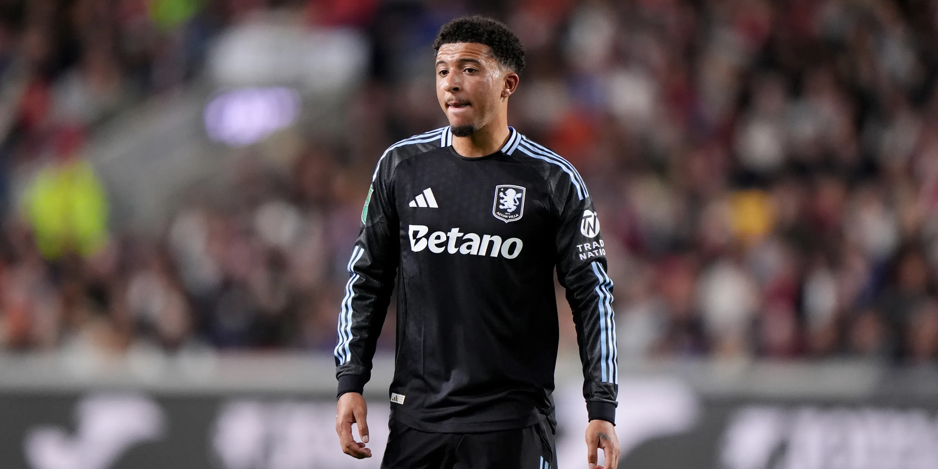 Jadon Sancho khoác áo Aston Villa sẵn sàng cho trận đấu