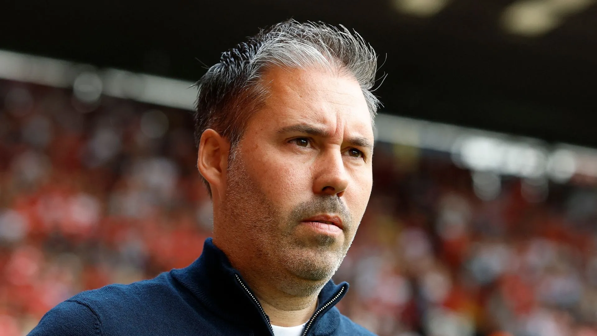 Marti Cifuentes, Huấn luyện viên Leicester City, chỉ dạy cầu thủ trên sân