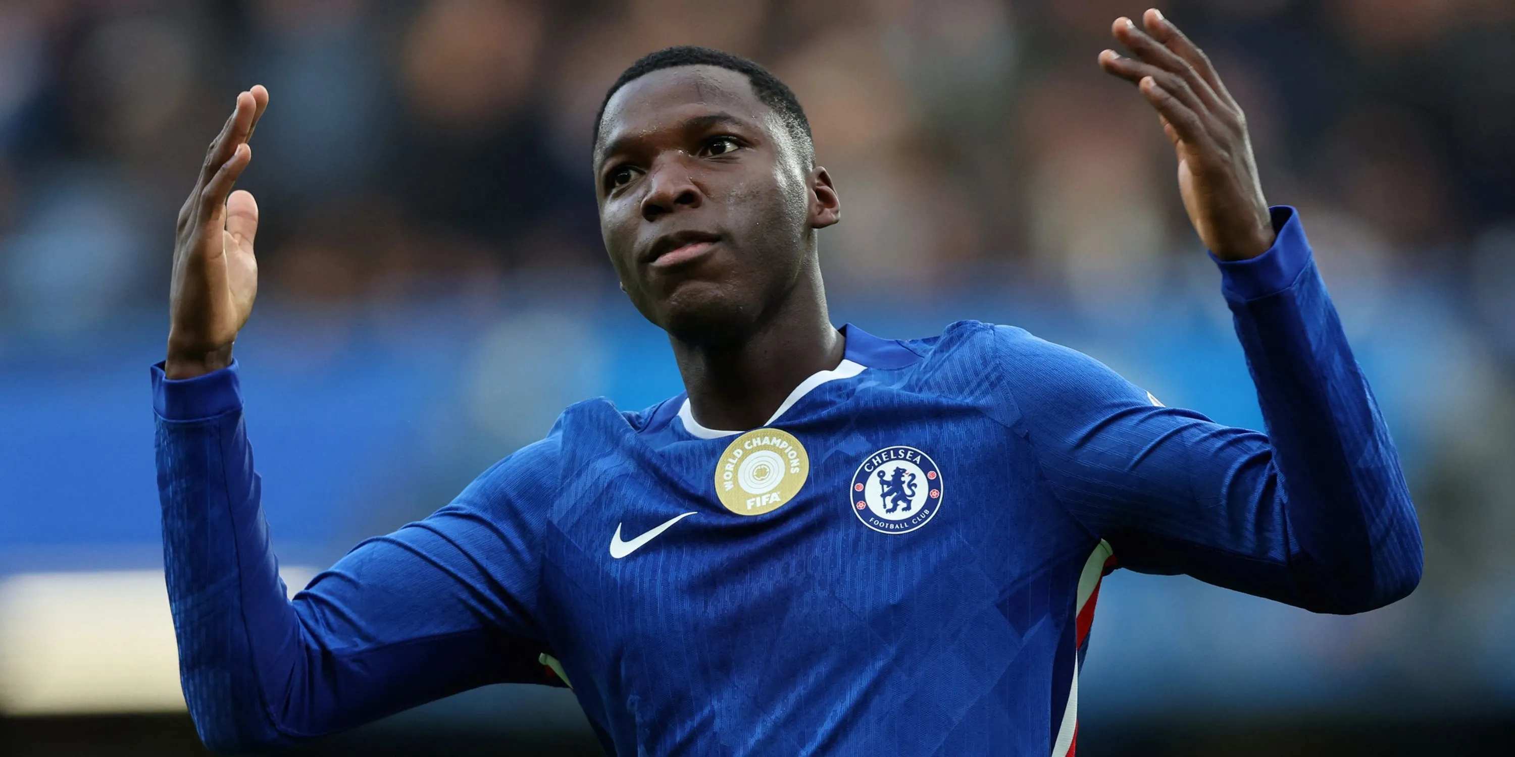 Moises Caicedo ăn mừng bàn thắng cho Chelsea