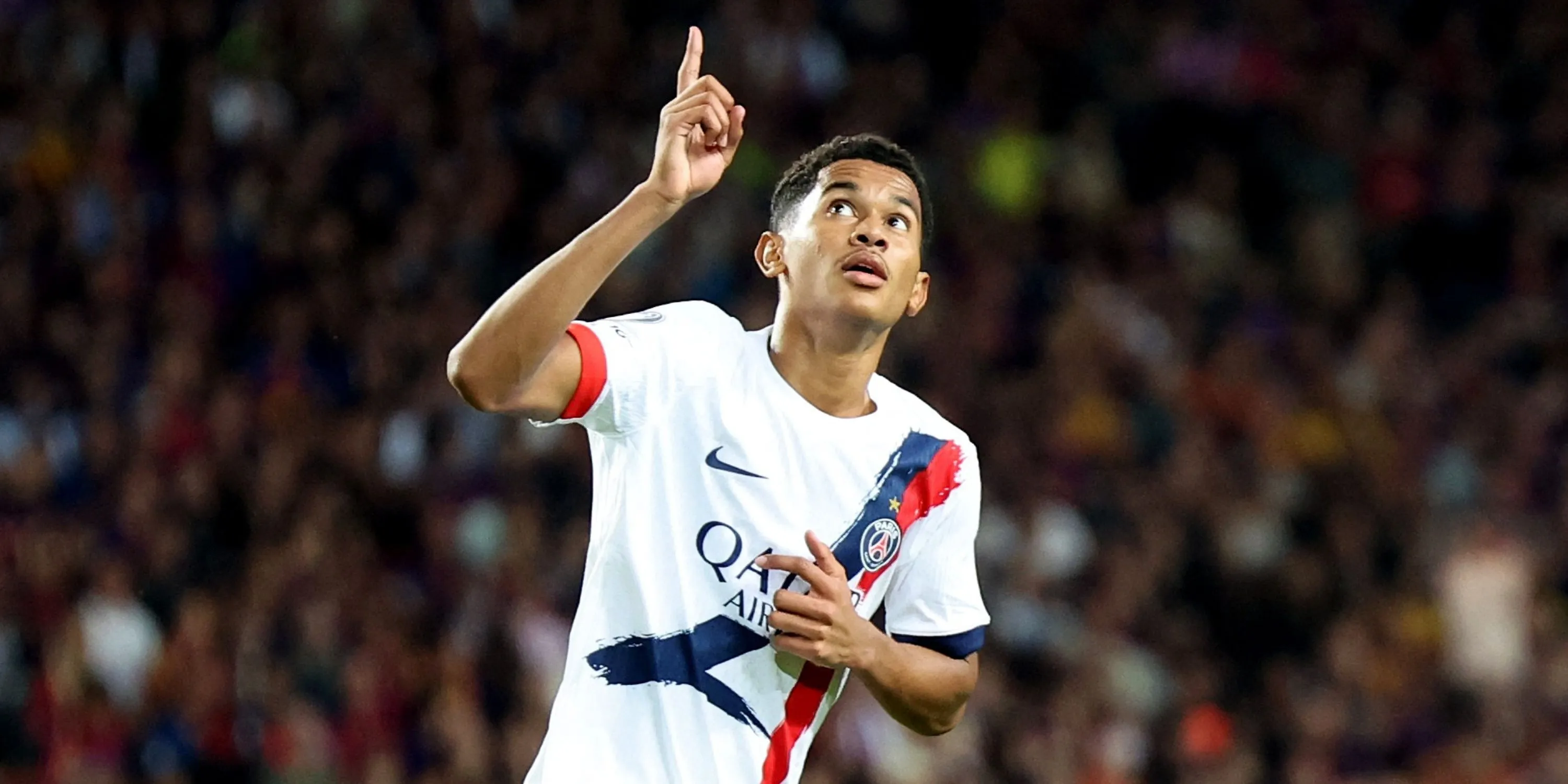 Senny Mayulu ăn mừng sau bàn thắng cho PSG trước Barcelona trong trận Champions League